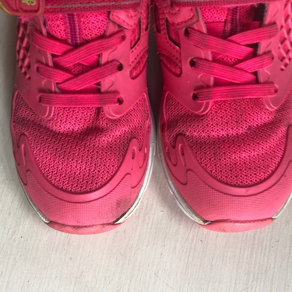 Pair of loved toddler sneakers: NB and SR - Picture 7 of 11